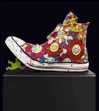 Omino Murakami Red Converse - Yellow Haring - 70 x 35 x 65 cm - Sculpture