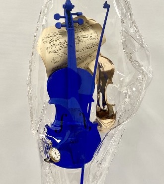 Klein Violin - Sculpture en plexiglass et technique mixte - 97 x 40 x 25 cm