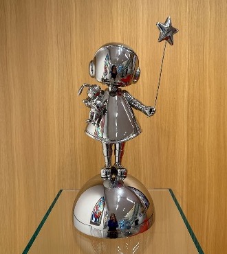 Astro girl debout - Sculpture en inox poli miroir - 50 cm
