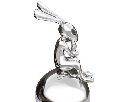Lapin penseur sur sa boule - polished stainless steel - 27"inch