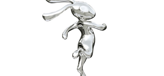 Lapin run sur sa boule - Sculpture en inox poli miroir - 80 cm