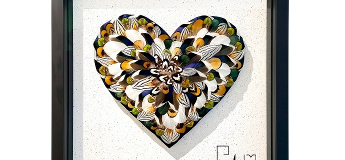 Pocket Love - Plumes naturelles fond blanc - 45 x 45 cm - Plumes et dessin